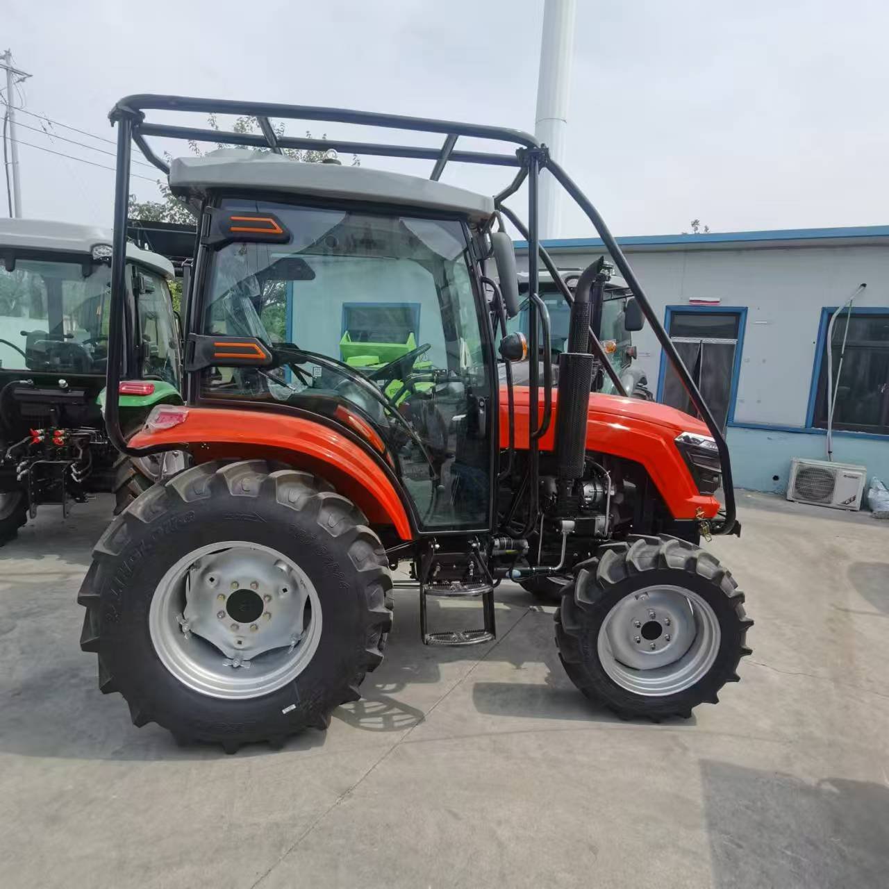 4WD Agricultural Farm Tractor with 70HP to 100HP Core Components Include Engine and Motor Agro Machinery for Farming
