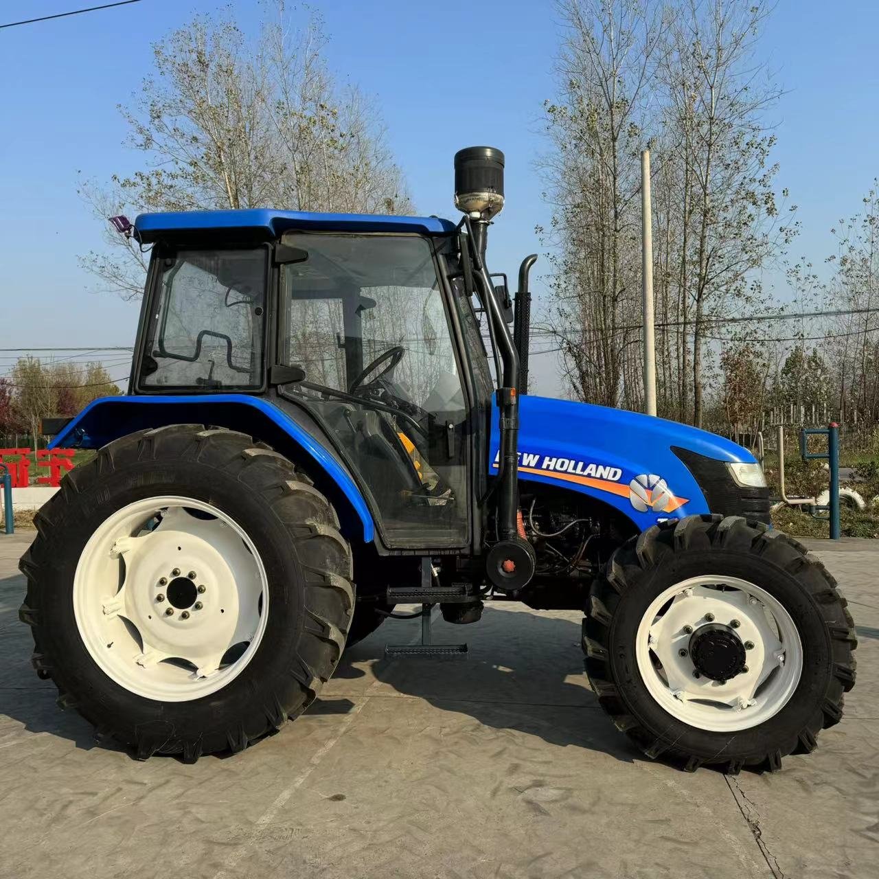 100hp 90hp 80hp 4*4 Hot-selling Used/second-hand New a Holland SNH1004 Four-wheel Drive Wheel Tractor at Best Price