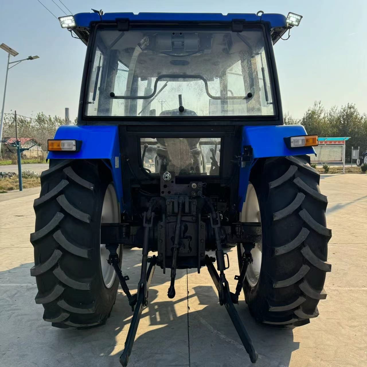 100hp 90hp 80hp 4*4 Hot-selling Used/second-hand New a Holland SNH1004 Four-wheel Drive Wheel Tractor at Best Price
