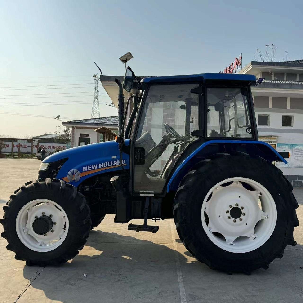 100hp 90hp 80hp 4*4 Hot-selling Used/second-hand New a Holland SNH1004 Four-wheel Drive Wheel Tractor at Best Price