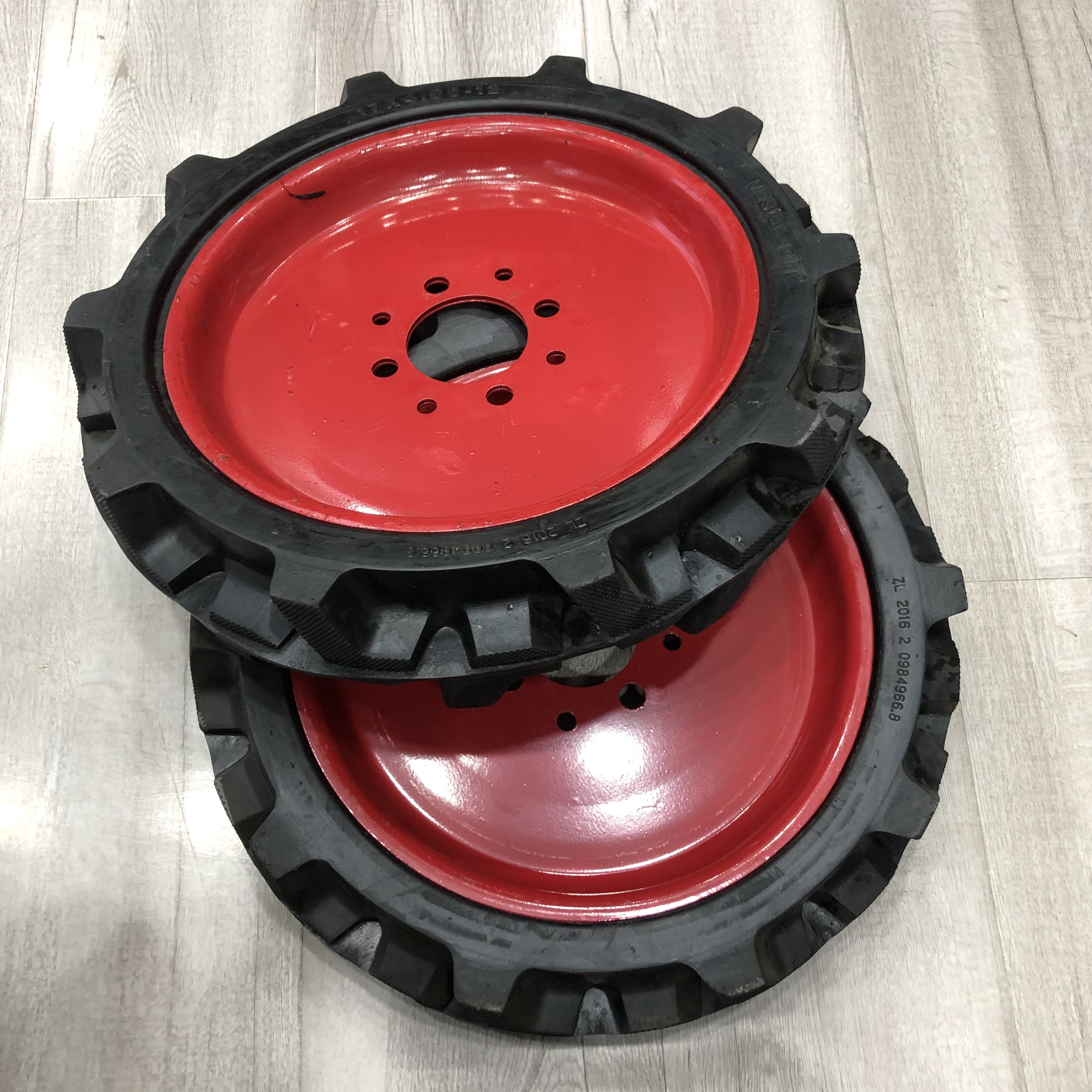 Heavy Load Wheel 17x4.00-12 Solid Rubber Tractor Agriculture Wheel 4.00-12