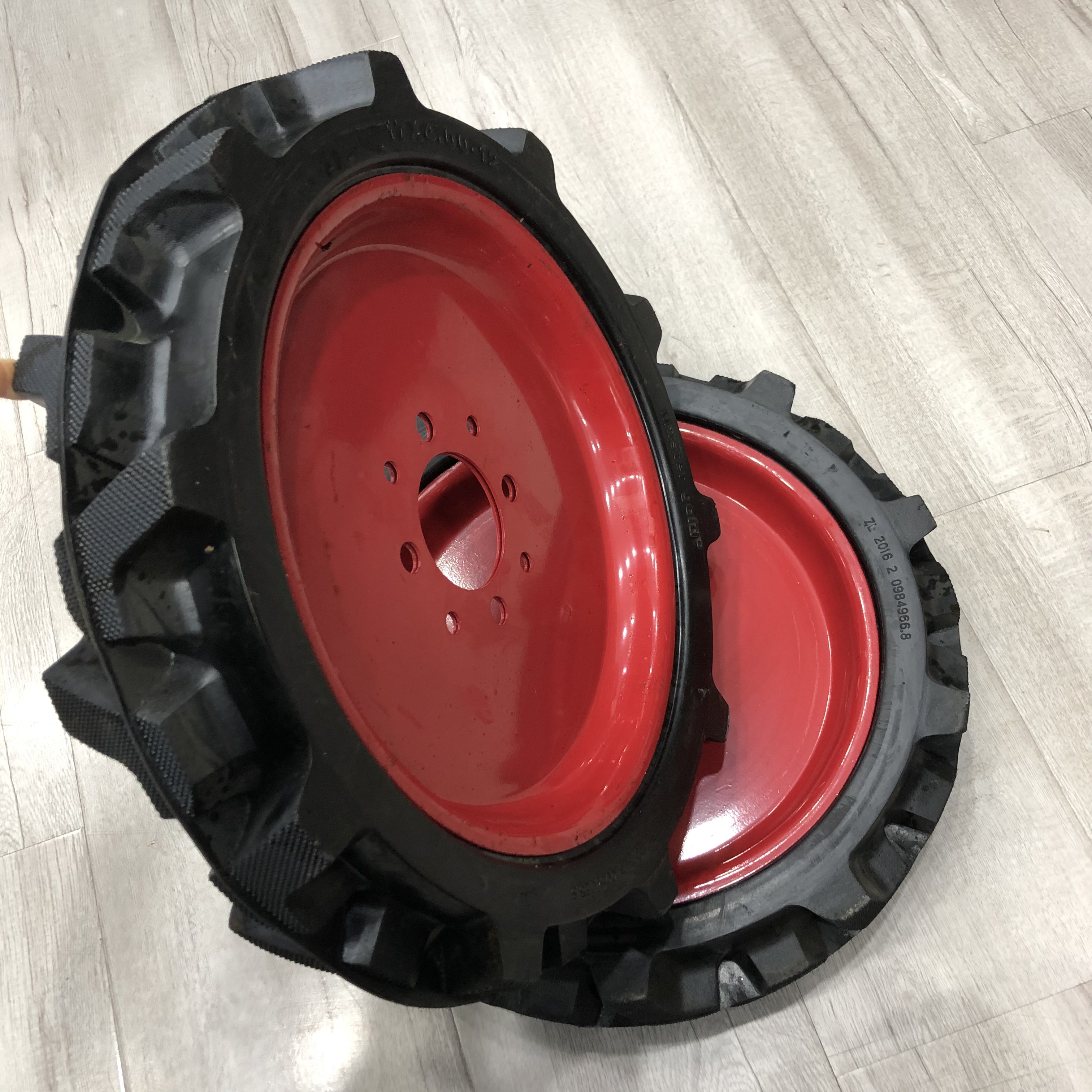 Heavy Load Wheel 17x4.00-12 Solid Rubber Tractor Agriculture Wheel 4.00-12