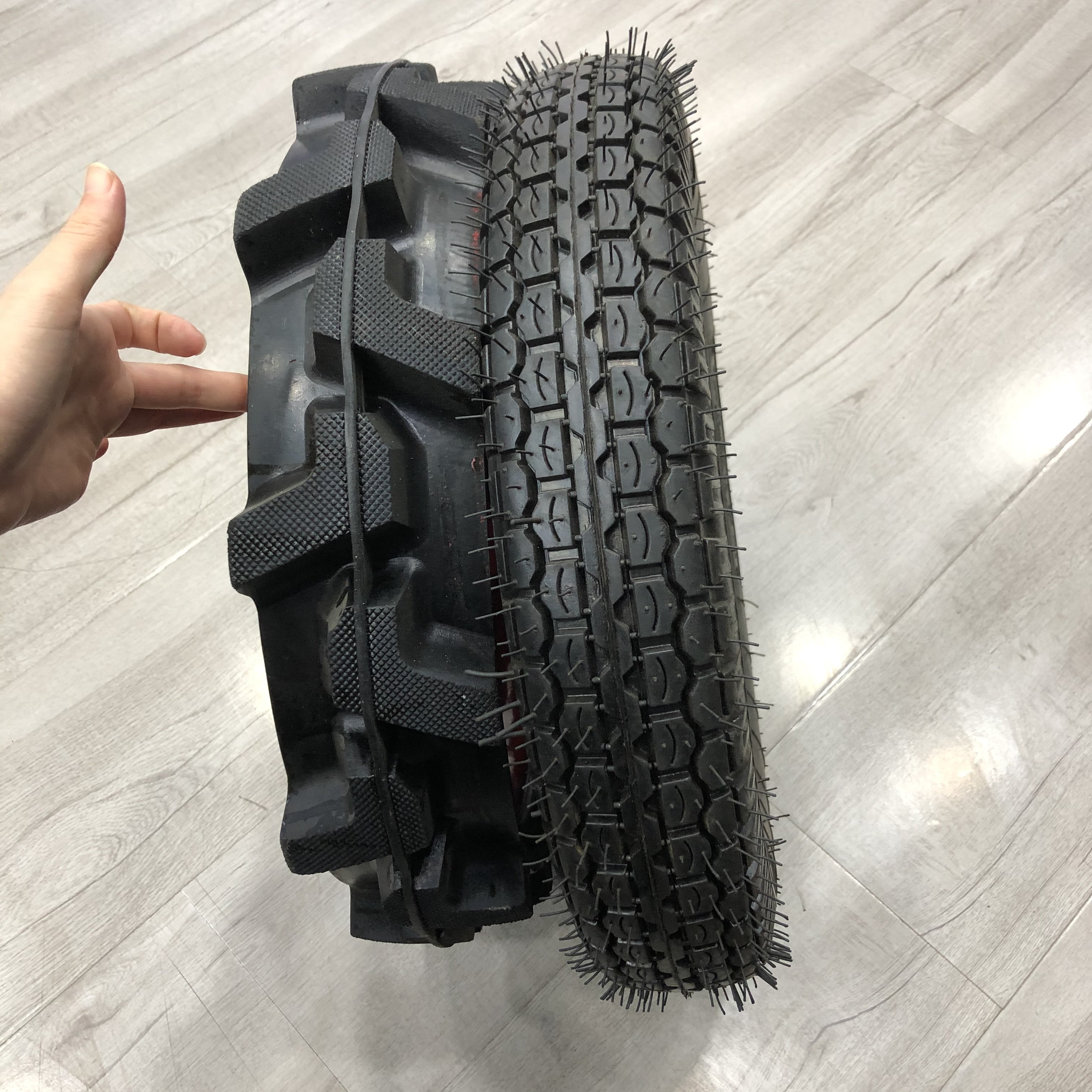 Heavy Load Wheel 17x4.00-12 Solid Rubber Tractor Agriculture Wheel 4.00-12