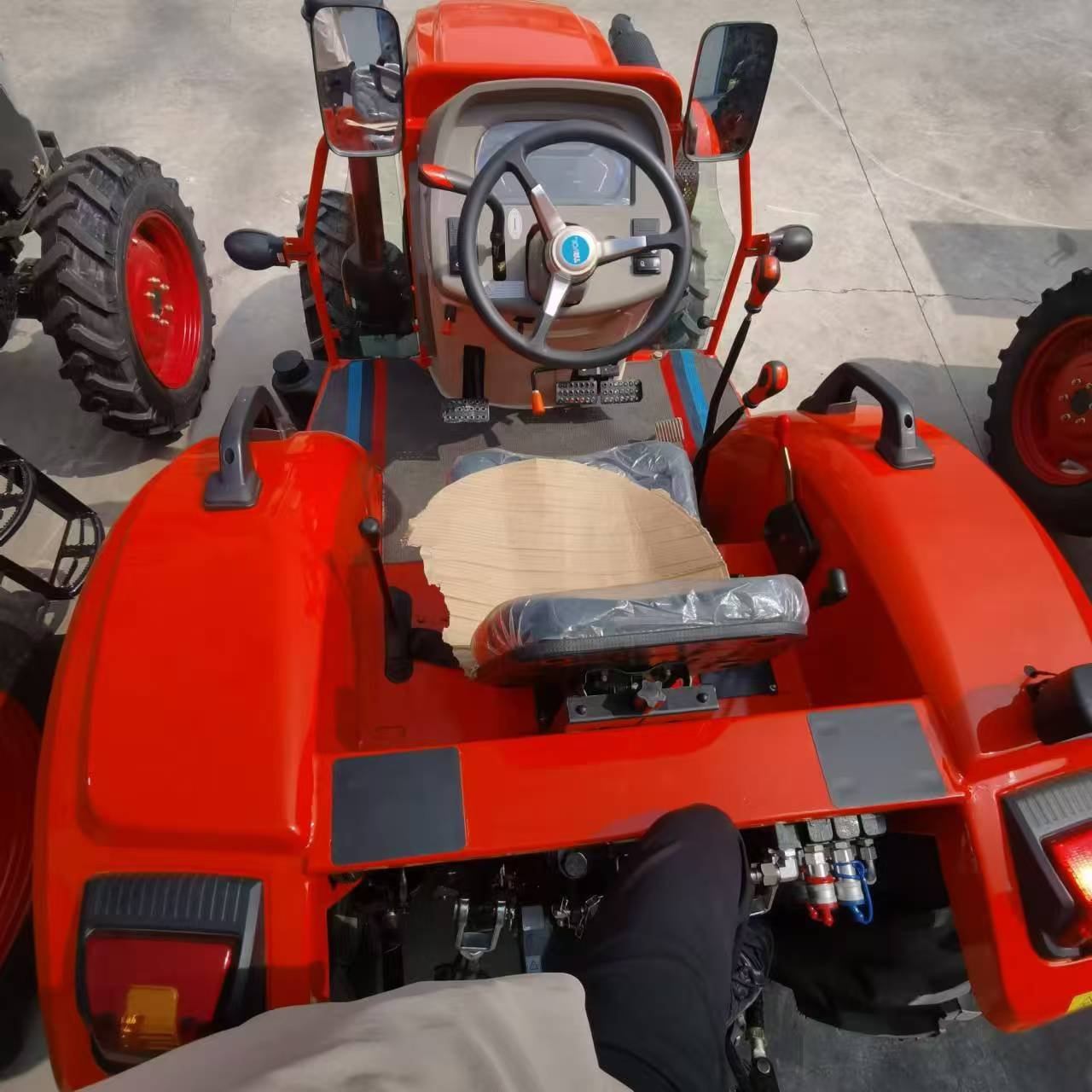 Original High-quality Dutch 70 Horsepower Four-wheel Drive Agricultural Tractor with Disc Rake