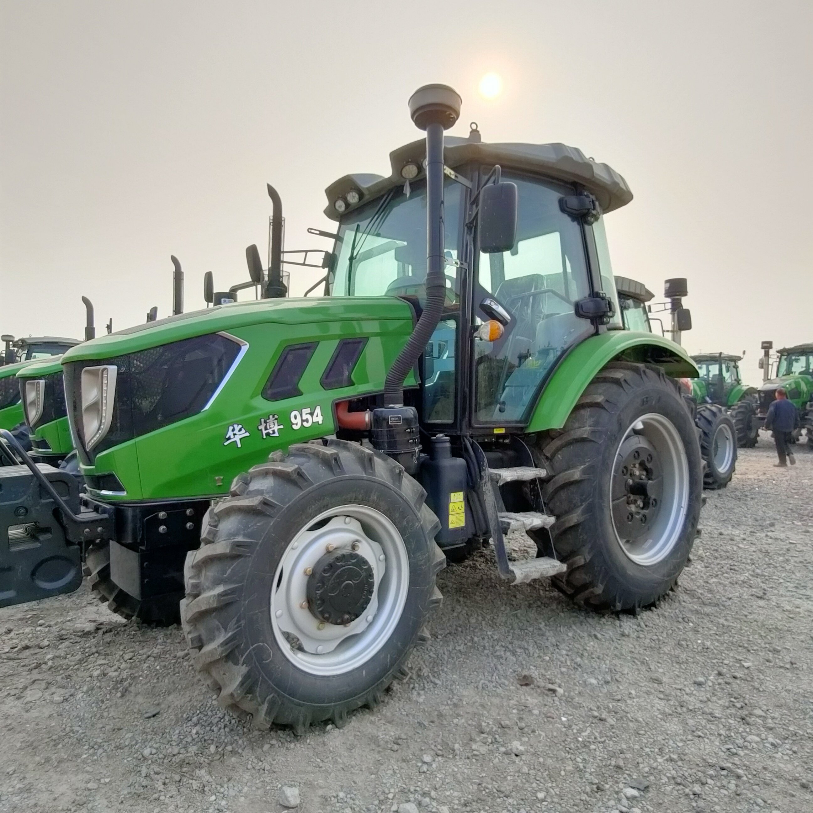 4x4 90hp 95hp Tractor AC Cabin Traktor for Agriculture Traktor Mini Trator