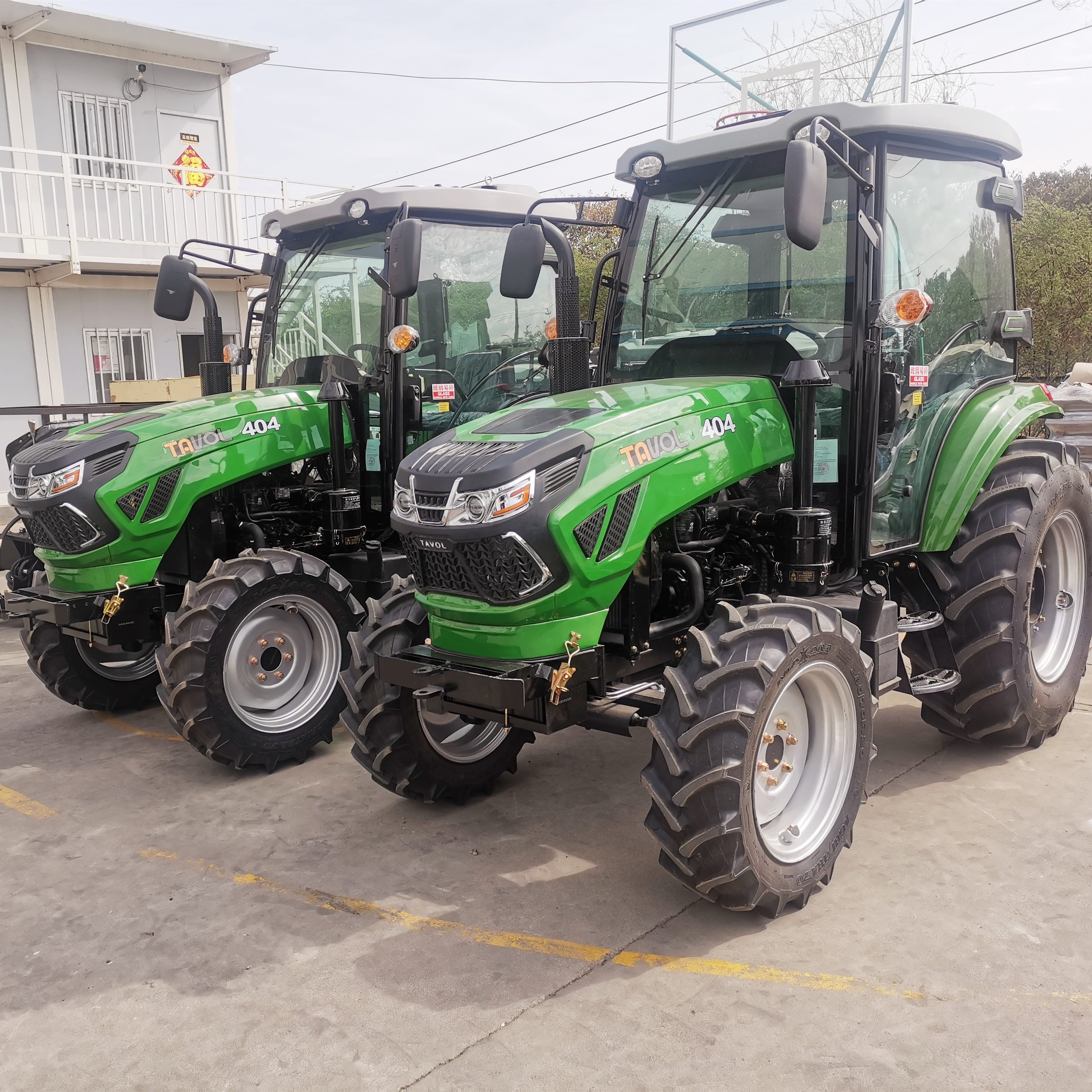 Farm Tractors 70HP 25HP 30HP 130HP 4x4 Wheeled Tractor for Sale
