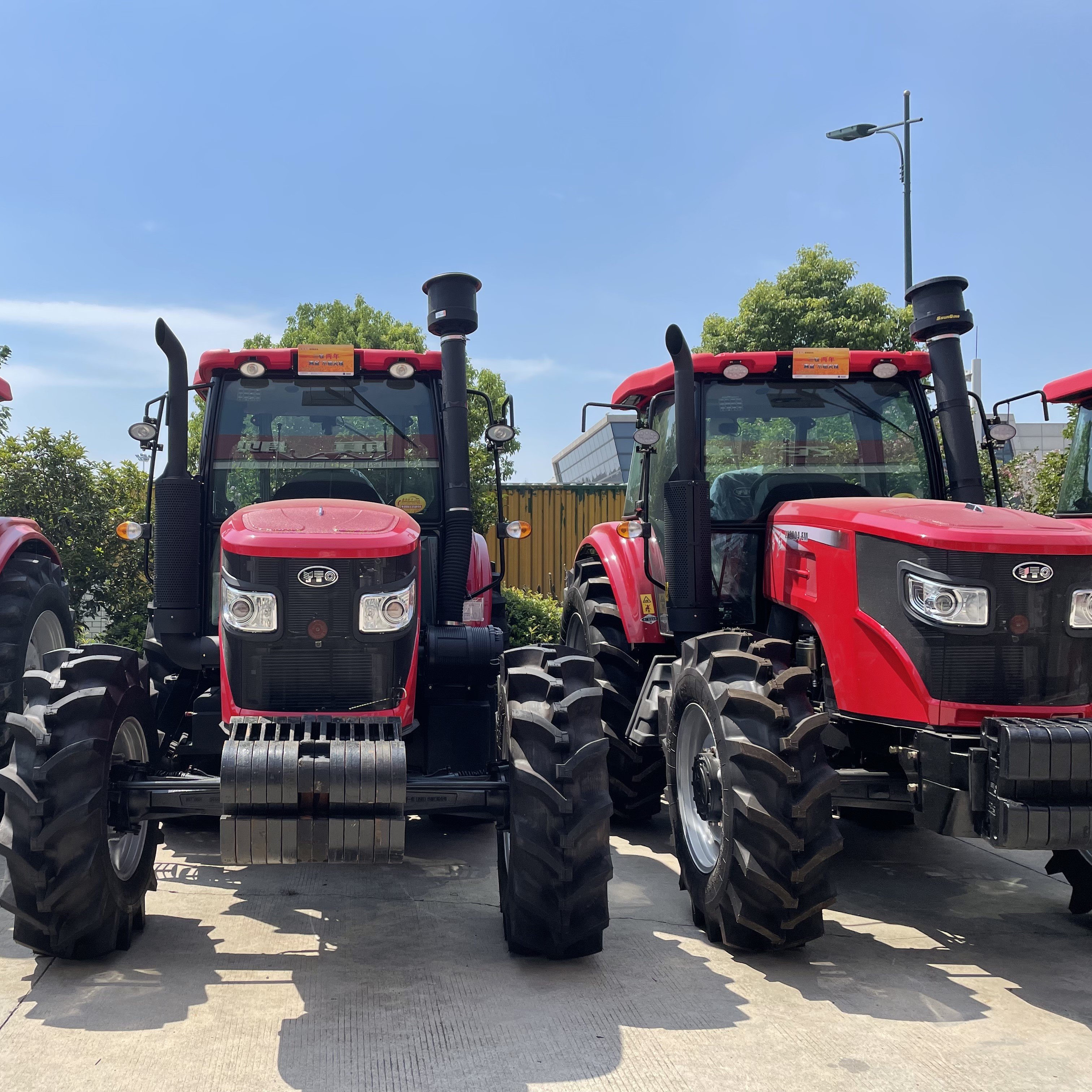 China Factory Directly Supply 4x4 Wheel Farm Tractor for Agriculture