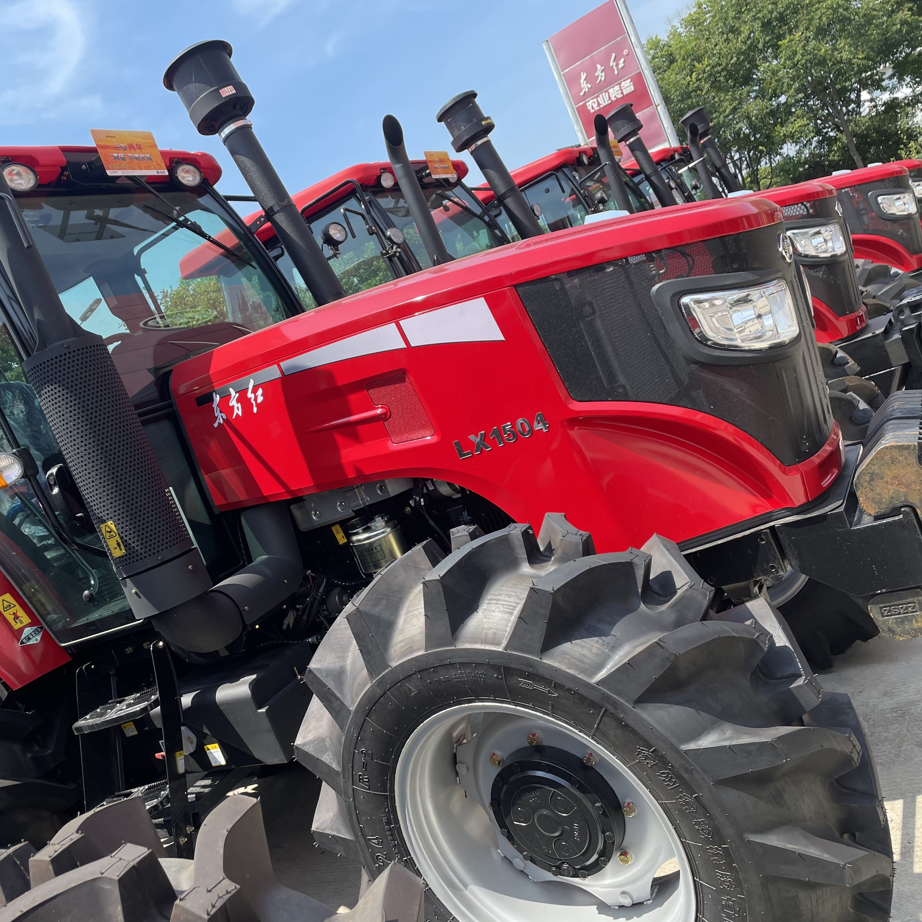 China Factory Directly Supply 4x4 Wheel Farm Tractor for Agriculture