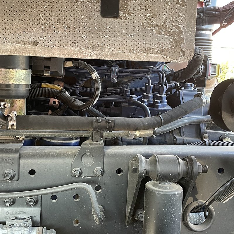 Focus on Exporting Shacman Automobile Delong X5000 Traction Vehicle Inventory New Car Exported to Russia Asia Tractors Prices