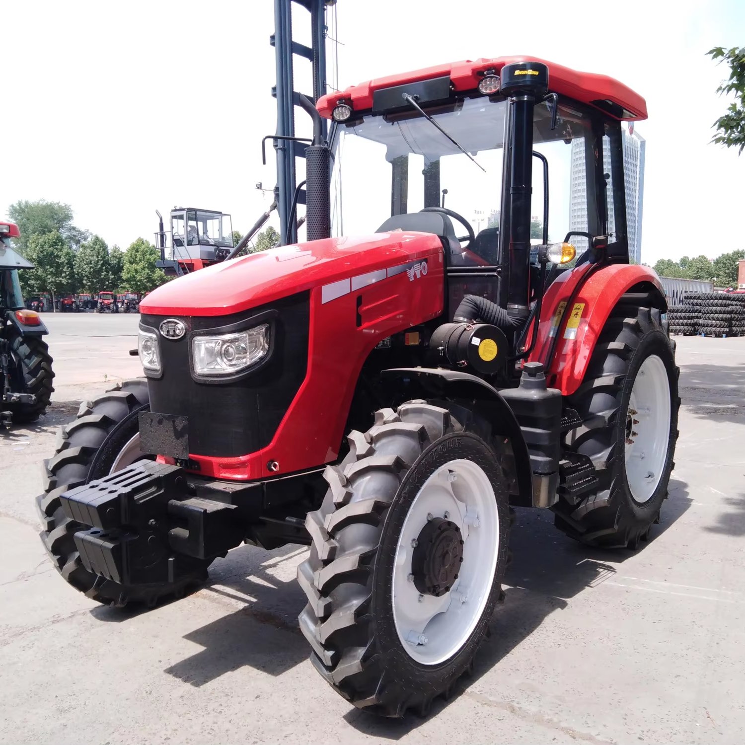 YTO-NLX854 85hp 4X4 Farm Tractor with Disc Plough