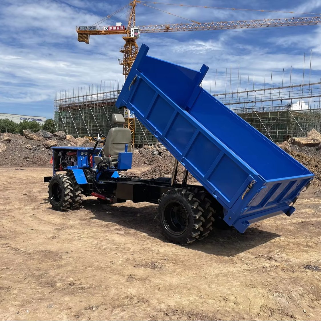 CE Approved 48KW 4wd 4 Tons Loading 4 Wheels Drive Transporter Tractor Hilly Slope Vehicles 2.5M Cargo