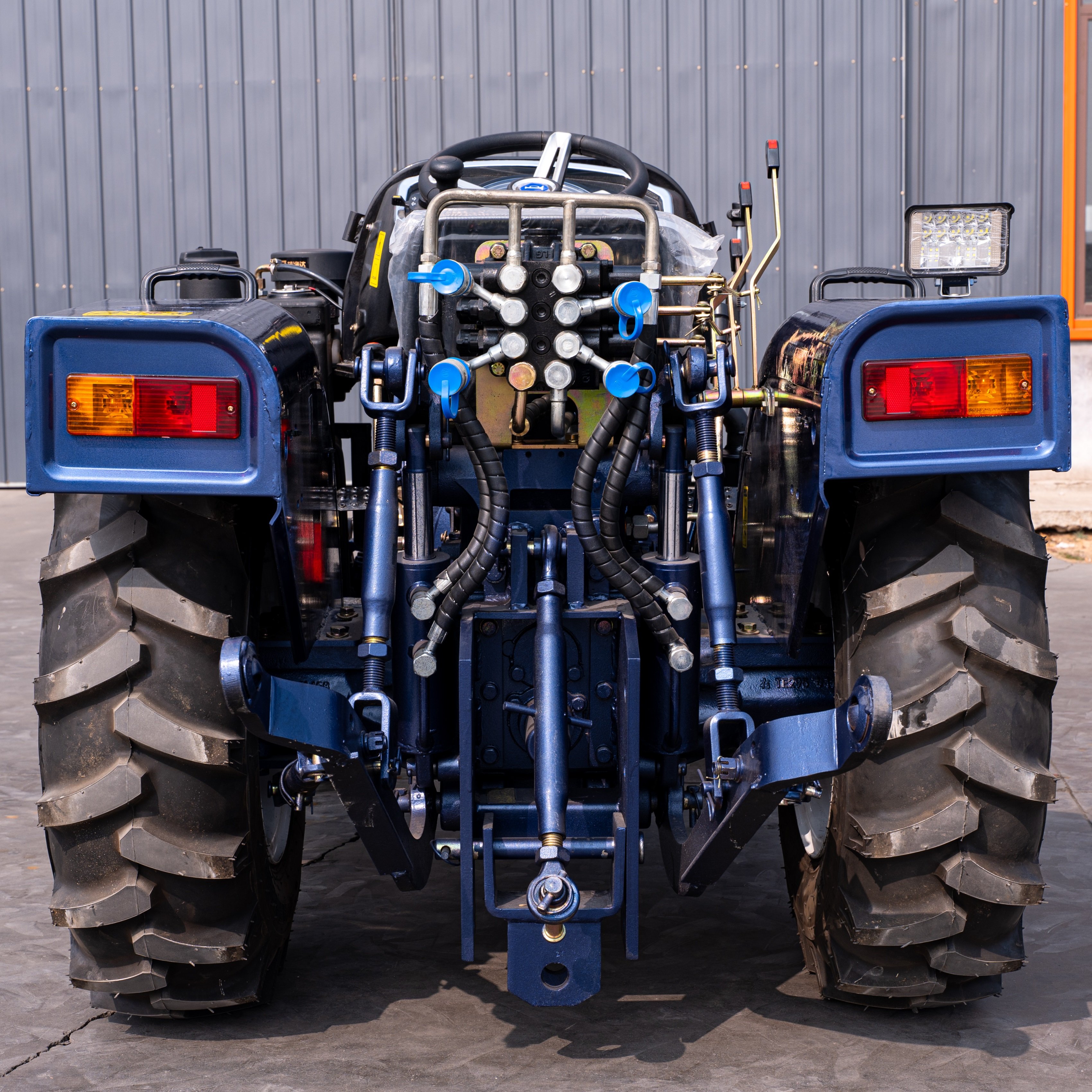 50PH 4WD Agricultural Tractor Has a Wide Range of Uses, Strong Power, Durability, Reliability and Complex Working Environment
