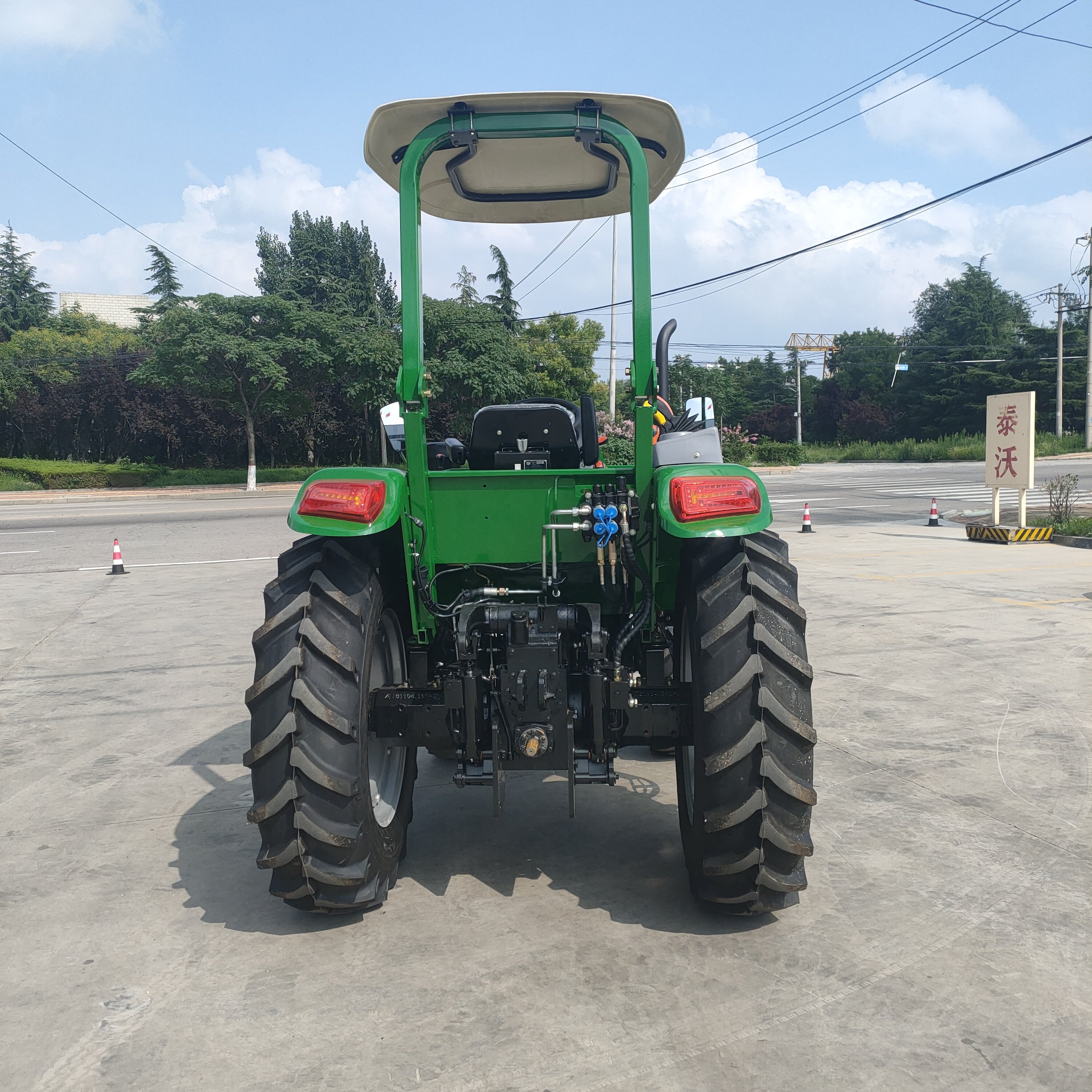 Tavol Brand 90hp Farm Agriculture Machinery 4wd Farming Tractors