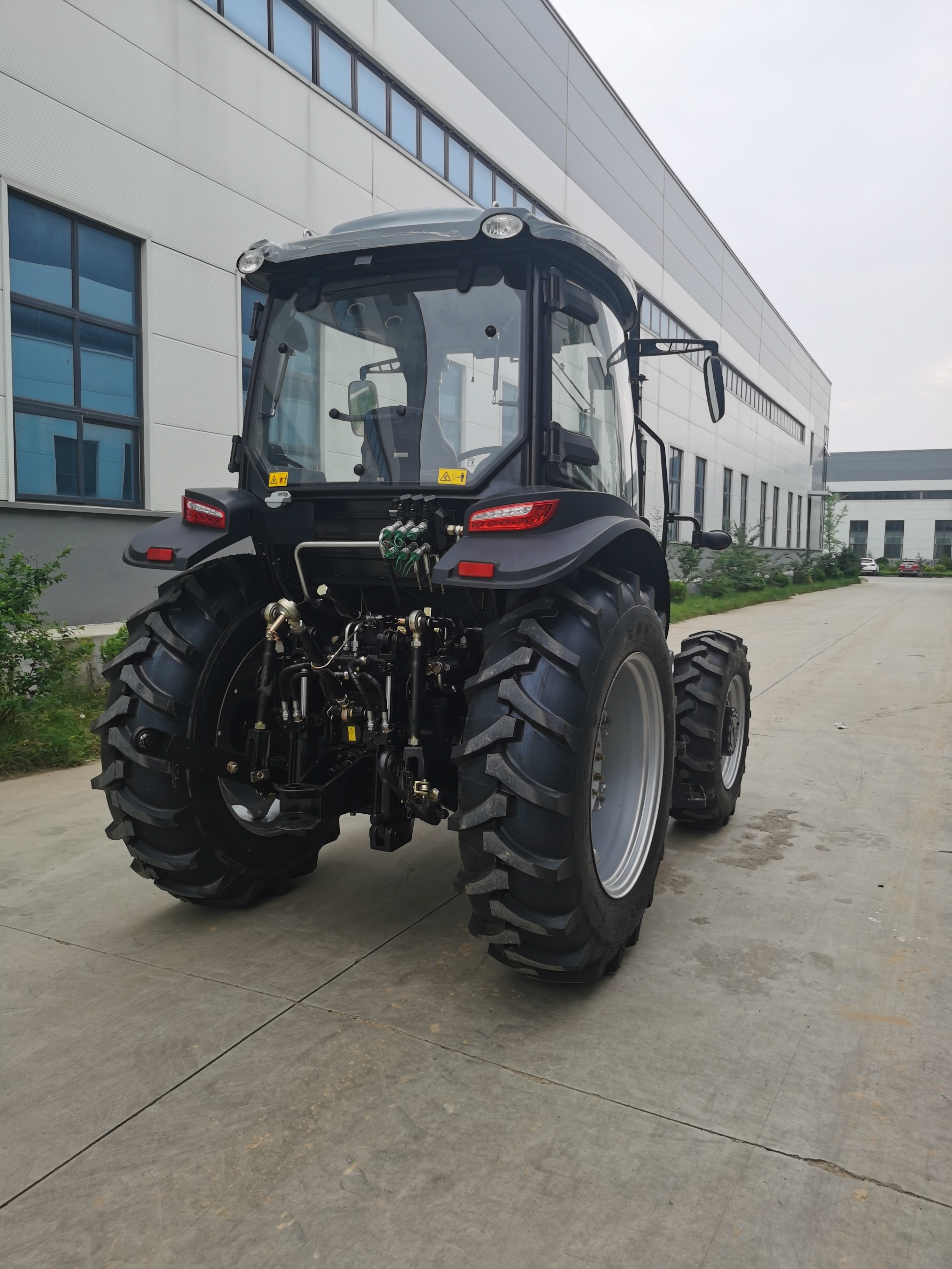 Agricultural Tractor 120HP with Mower Tractor Garden for Sale