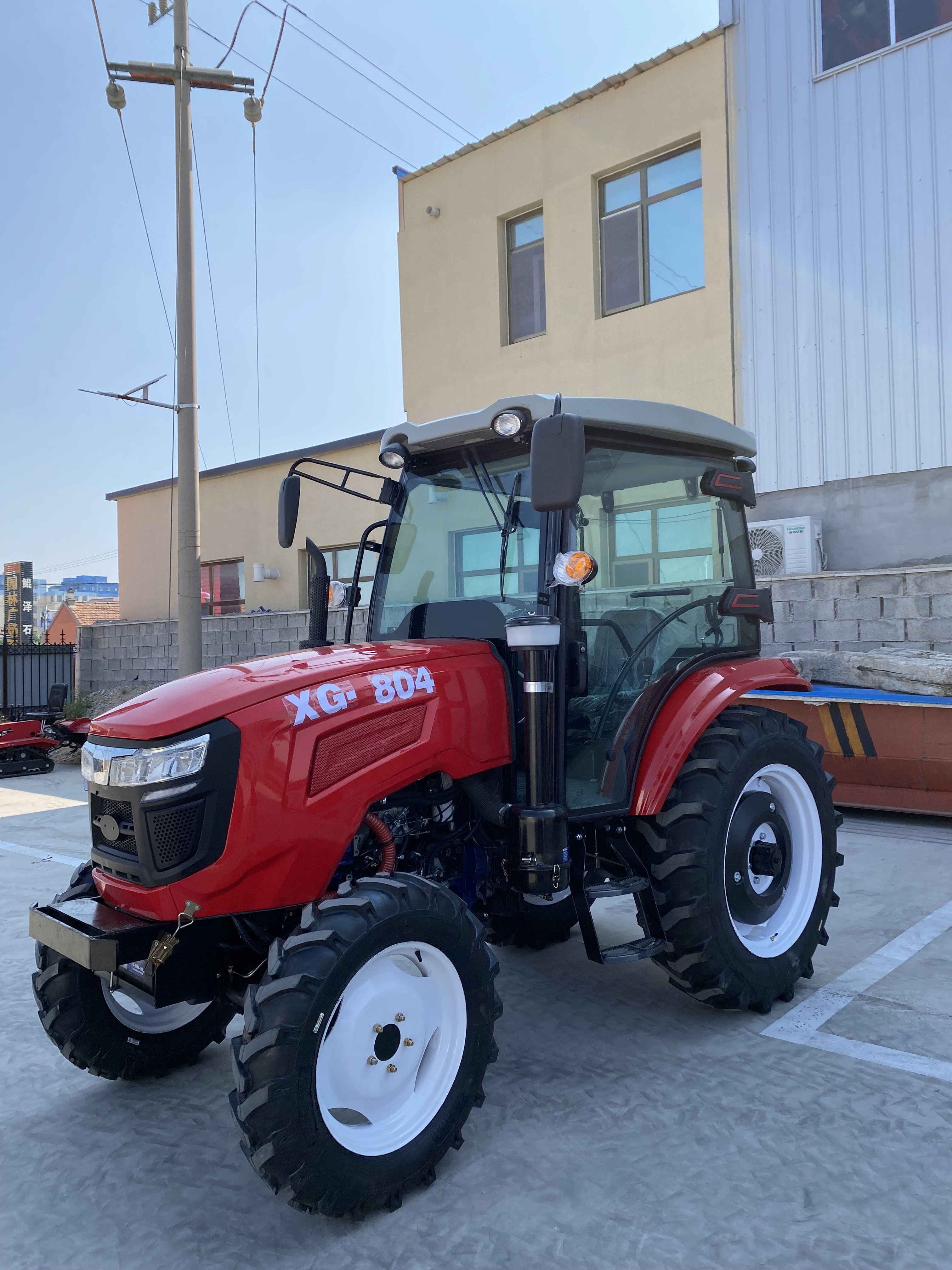 Lutian Agricultural Tractors 80Hp 90Hp 4Wd 12+12 Shuttle Shift Red Color Tractor for Farming Made in China