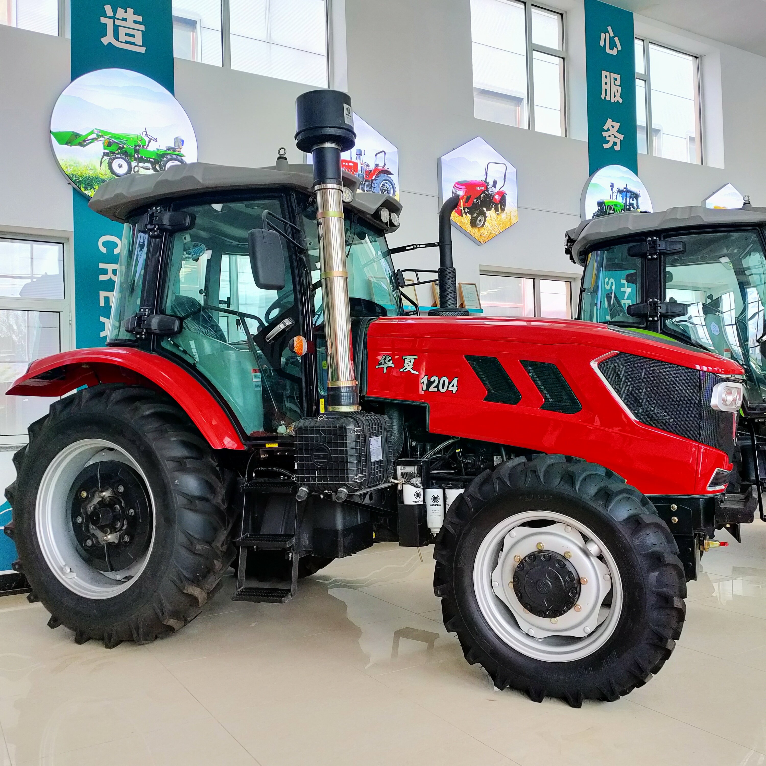 4x4 120hp diesel Engine YTO Brand Farm Agriculture Tractor Sales in Africa