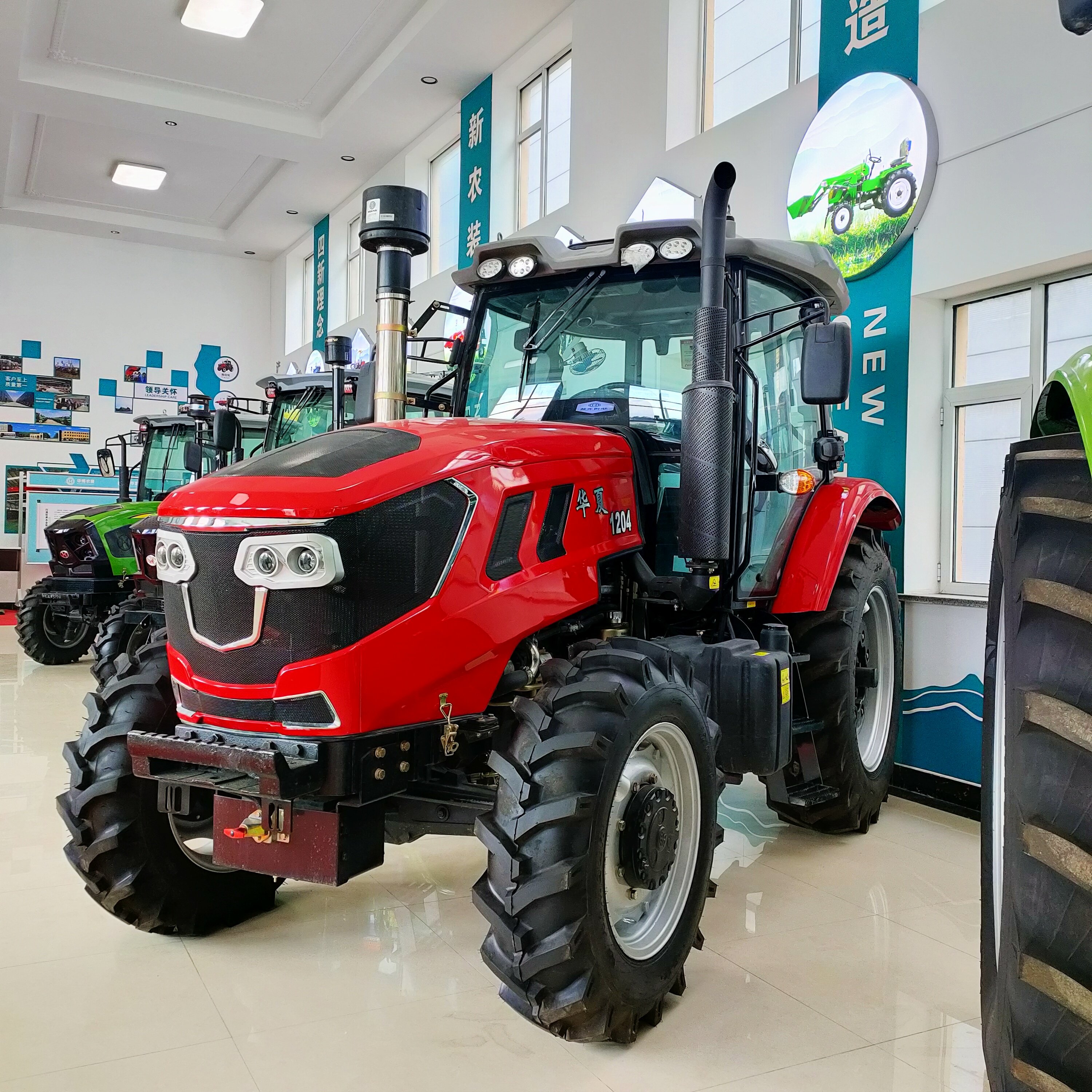 4x4 120hp diesel Engine YTO Brand Farm Agriculture Tractor Sales in Africa
