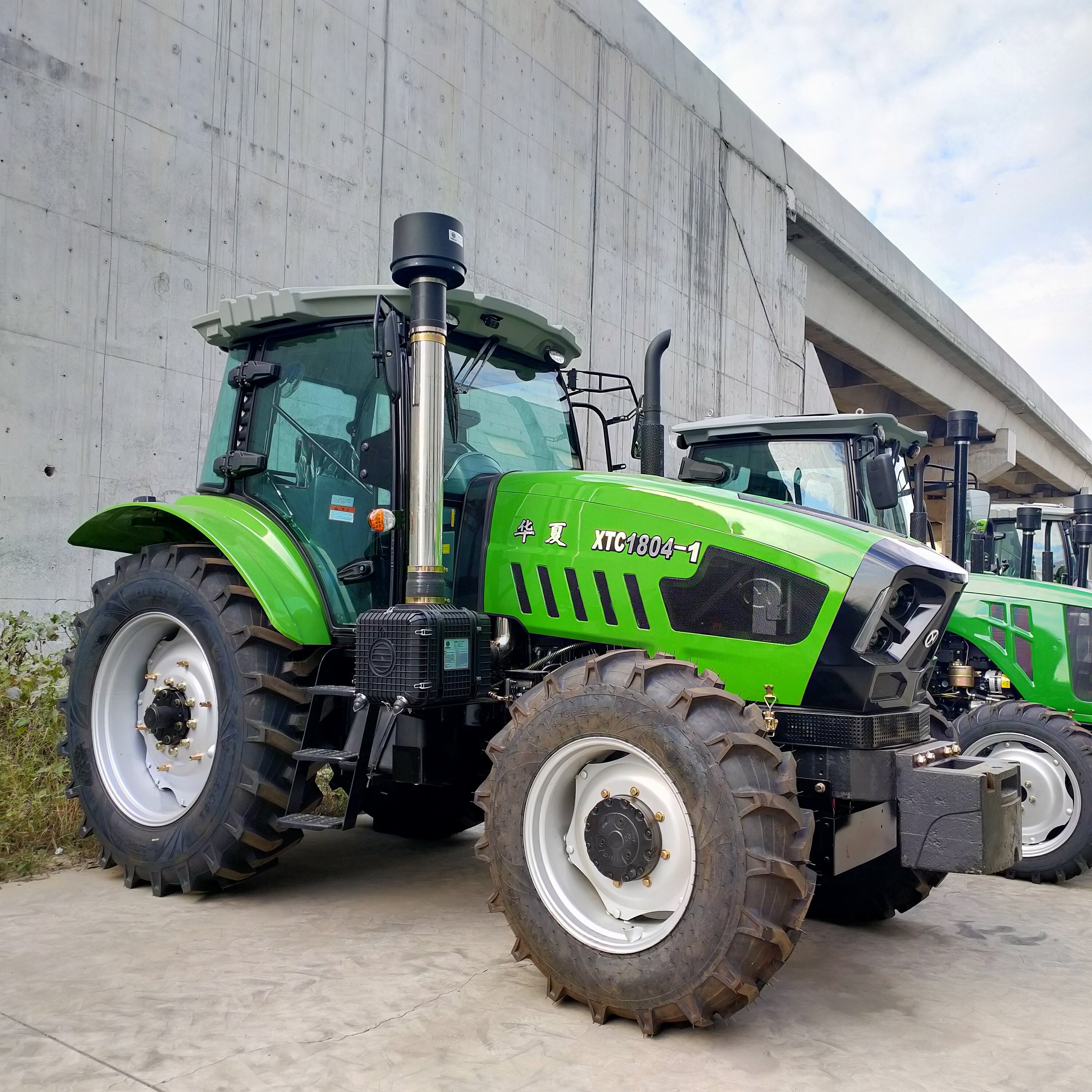 Farm Tractors 4x4 180hp AC Cabin Traktor diesel Engine Trator for Agriculture Traktor