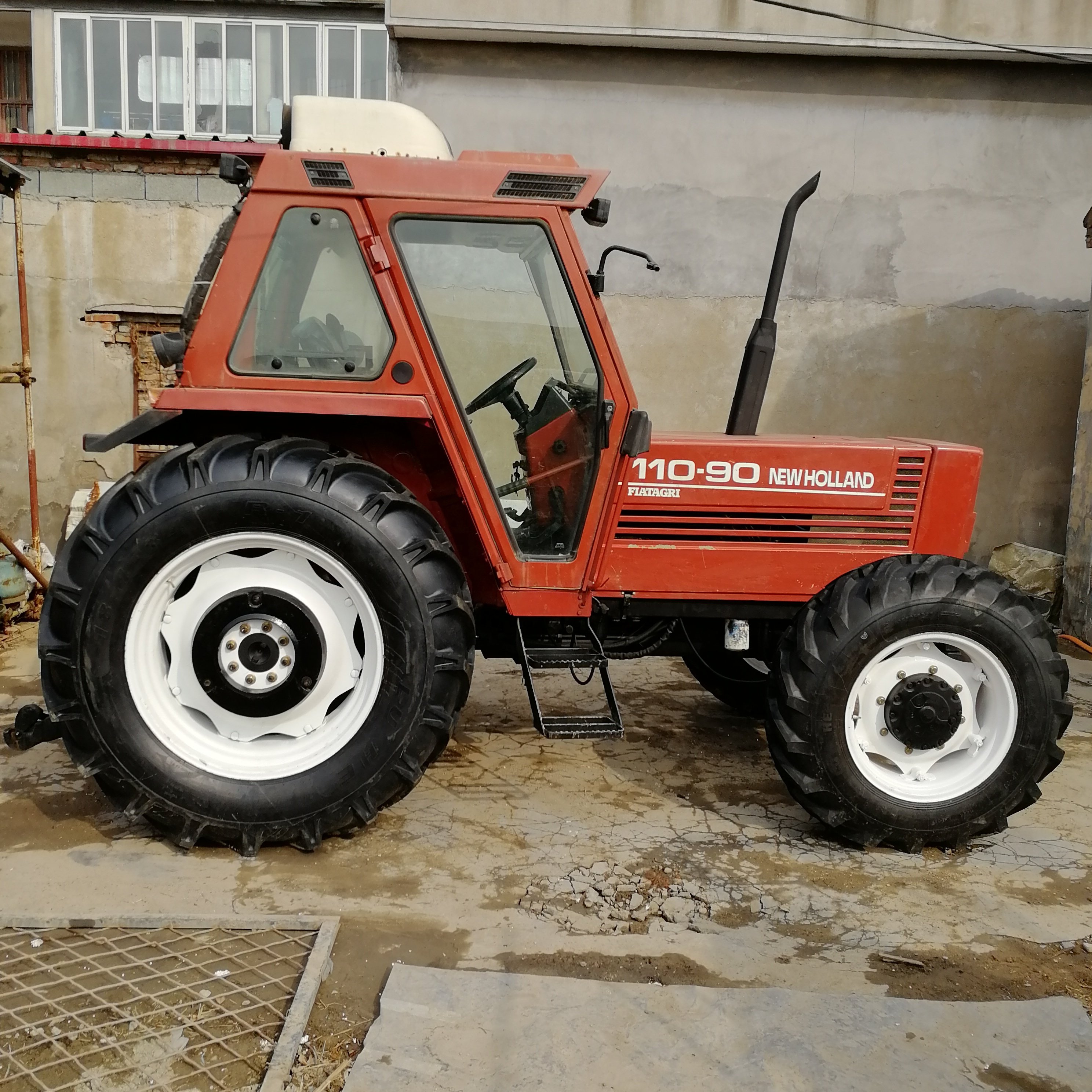 Used Tractors Fiat 110-90 110HP 4WD Wheel Farm Orchard Compact Tractor Agricultural Machinery Massey Ferguson Tractor Spares