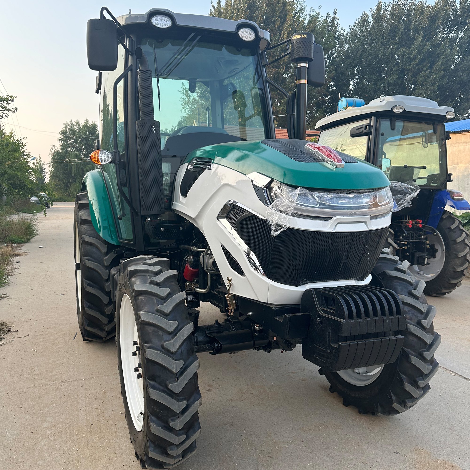 Customized Massey Ferguson 260 Tractor 70hp Tavol Mini 704 China Brand Mini Japanese Tractor for Agriculture Best Price Pakistan