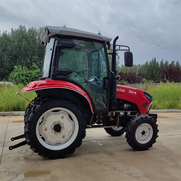 China Factory Supply 60HP Tractor Lawn Mowers Garden Tractor 3760*1550*2380 704 Four-Wheel Drive Tractor