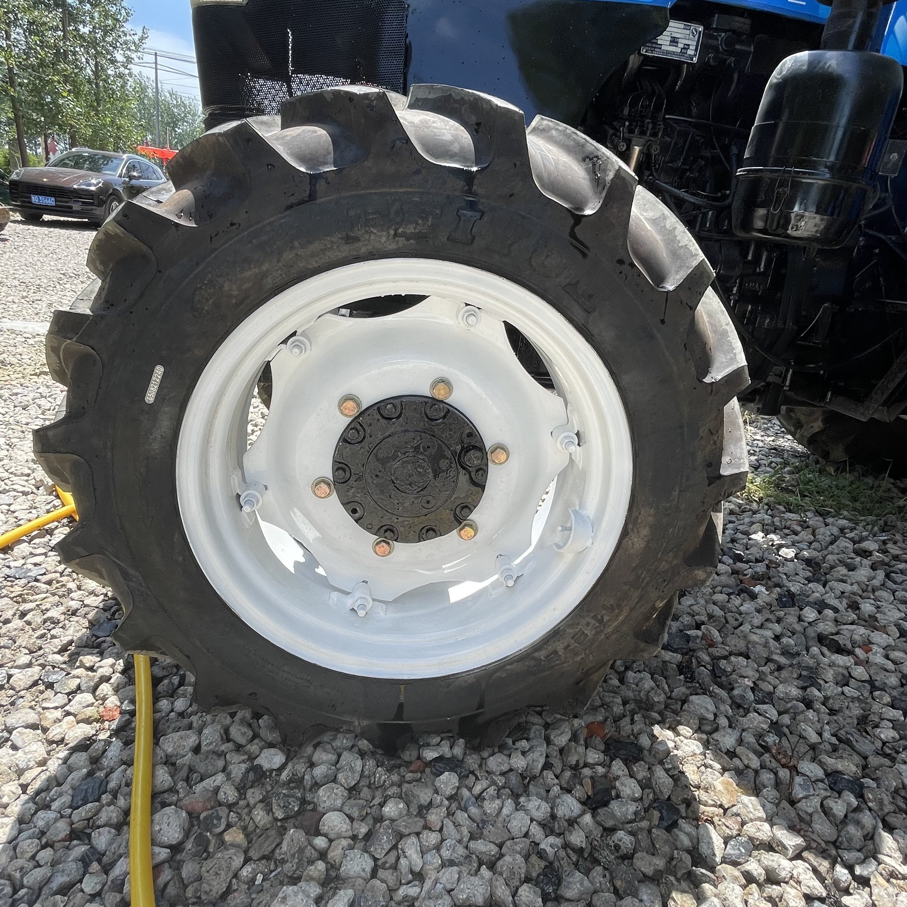 Low Noise Level Second-Hand 80hp Agricultural Machinery & Equipment with Low Tire Wear for Sale