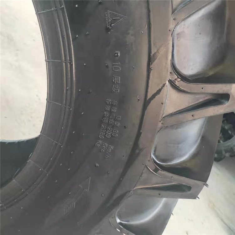 Radial Tractor Tyres 30.5-32 24.5-32 23.1-26 20.8-38 16.9-28 R-1 Agricultural Tractor Pneumatic Tire