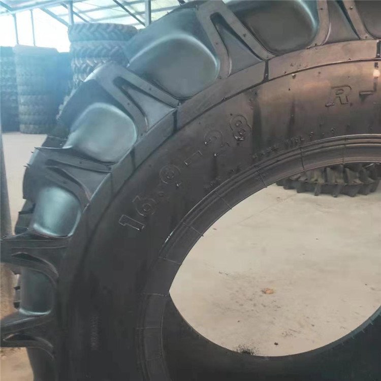 Radial Tractor Tyres 30.5-32 24.5-32 23.1-26 20.8-38 16.9-28 R-1 Agricultural Tractor Pneumatic Tire