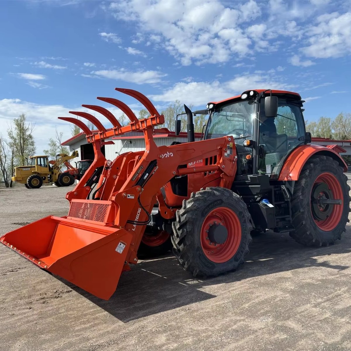 Original 30-180hp 4WD Kubota Tractor 120HP Agriculture Farm Tractor with Kubota Diesel Engine 4x4 Drive Type