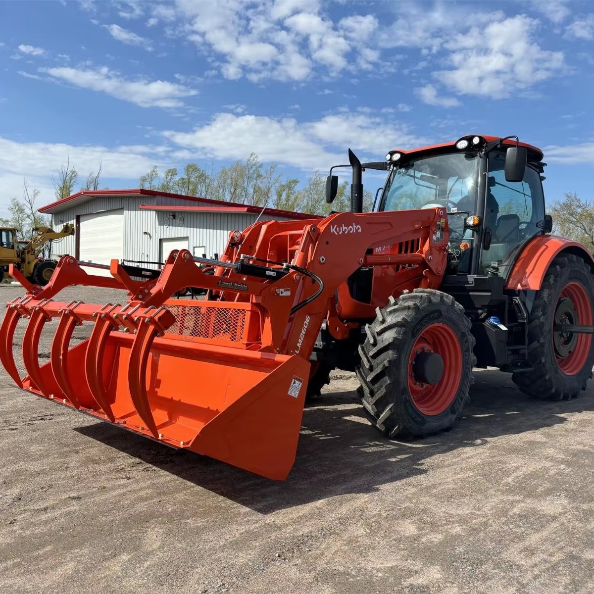 Original 30-180hp 4WD Kubota Tractor 120HP Agriculture Farm Tractor with Kubota Diesel Engine 4x4 Drive Type