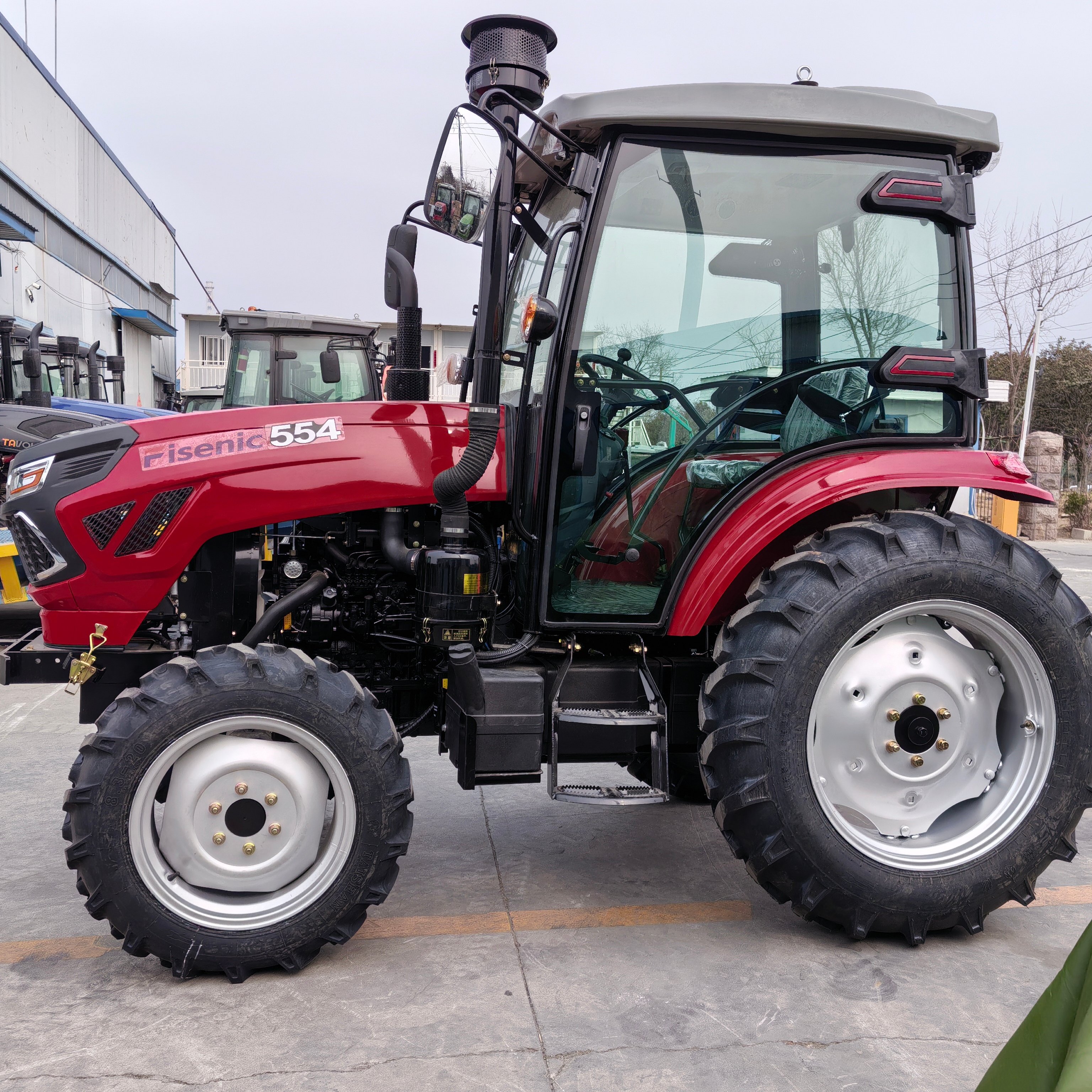 Multifunctional Foton 554 Model 4x4WD Tractor with 50hp Diesel Engine Red Color 80hp Rated Power with Cabin Iseki Gearbox
