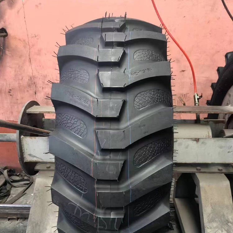 Low Price Industrial Tires R4 Pattern 16.9-24 18.4-26 16.9-28 17.5L-24 18.4-24 for BACKHOE LOADER TRACTOR