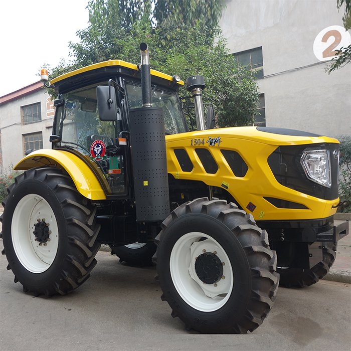 Hot Sale Large QLN-1504 Heavy Duty Farm Tractor 150HP Four Wheel Drive Agricultural Tractor With Disc Harrow Price in Kyrgyzstan