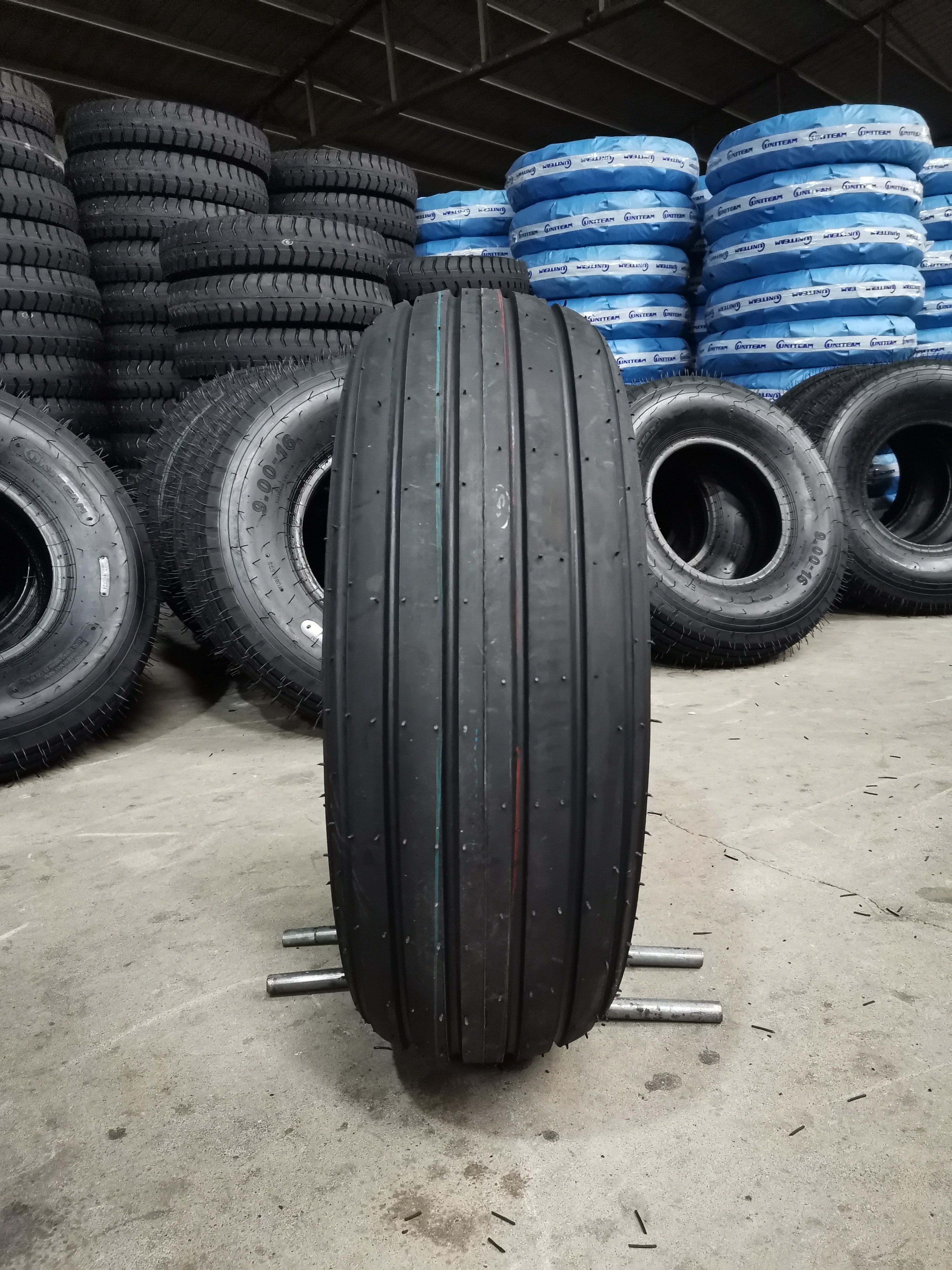 Tubeless Agricultural Tractor Front Tire 9.5L-14 9.5L-15 11L-14 11L-15 11L-16 F2 Bias Farm Tractor Oriented Guide Tyres