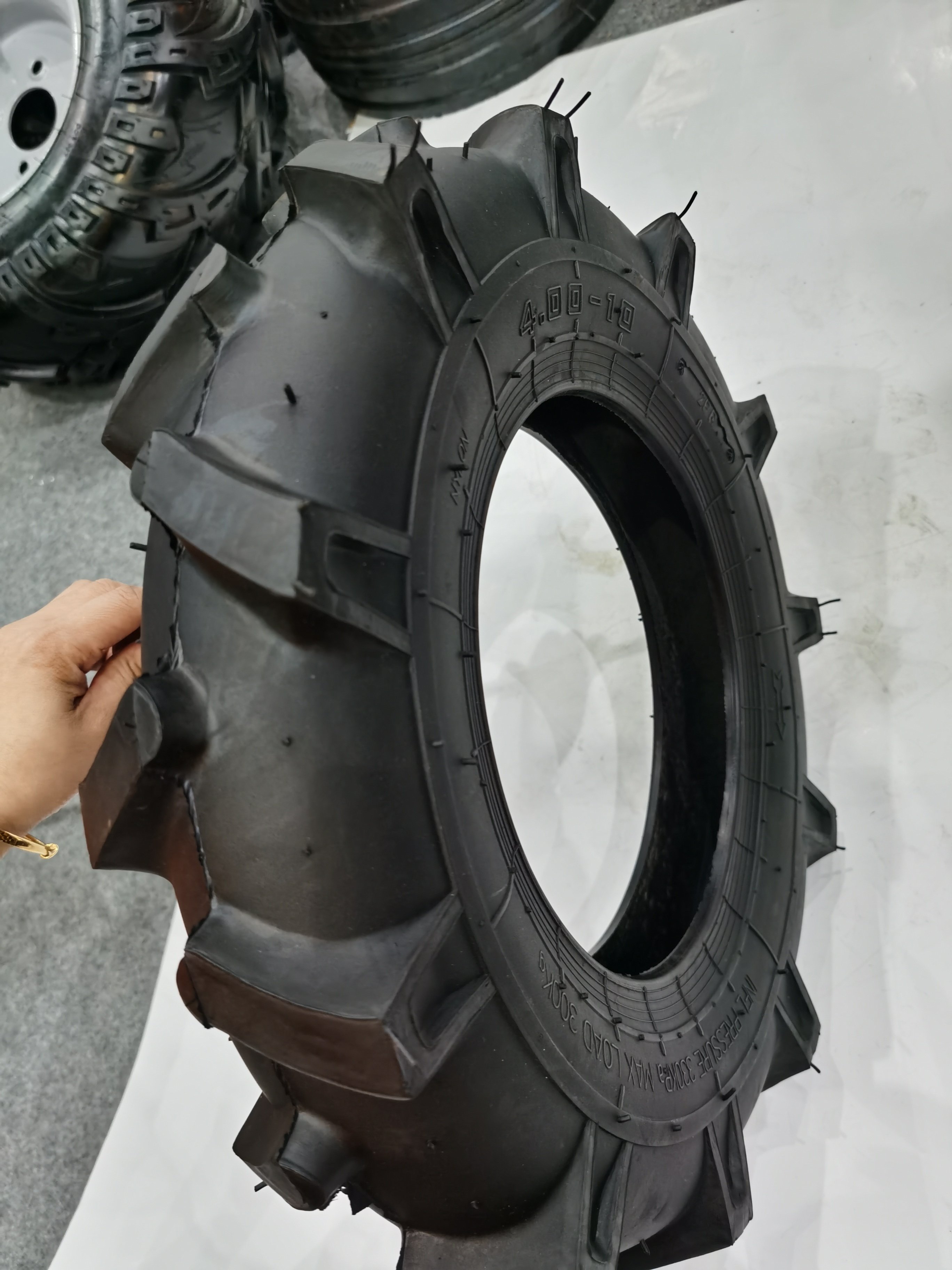 4.00-10 Herringbone Mini Tiller Cultivator Rubber Tire Wheel for Agricultural Tractor