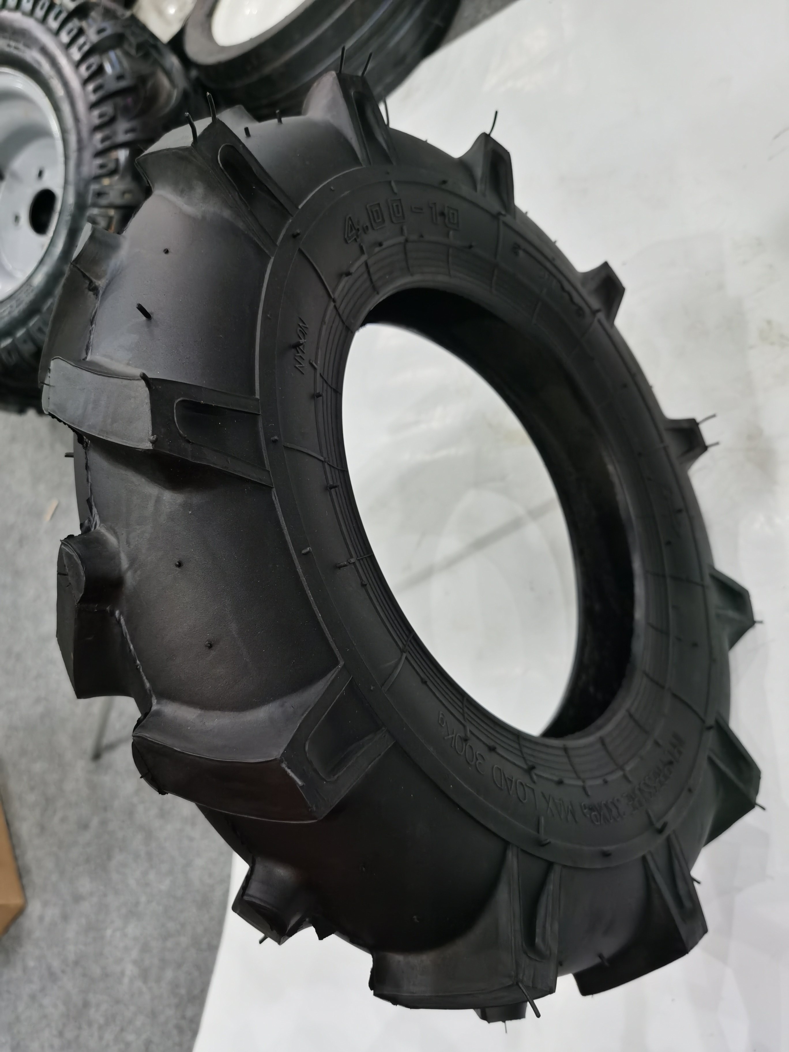 4.00-10 Herringbone Mini Tiller Cultivator Rubber Tire Wheel for Agricultural Tractor