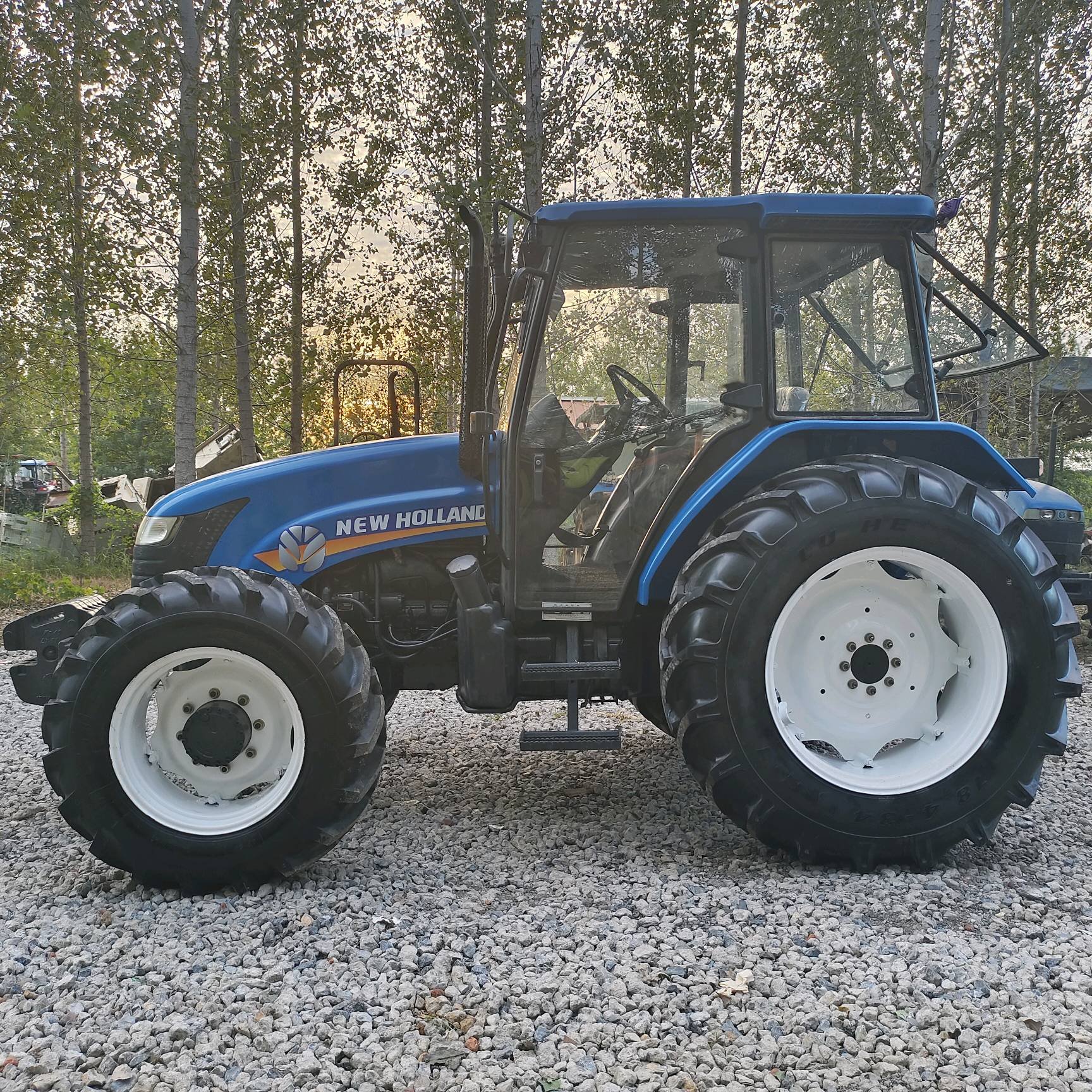 NEW HOLLAND 904 USED TRACTORS 700-1000 HOURS USED TIME WITH AIR CONDITIONER