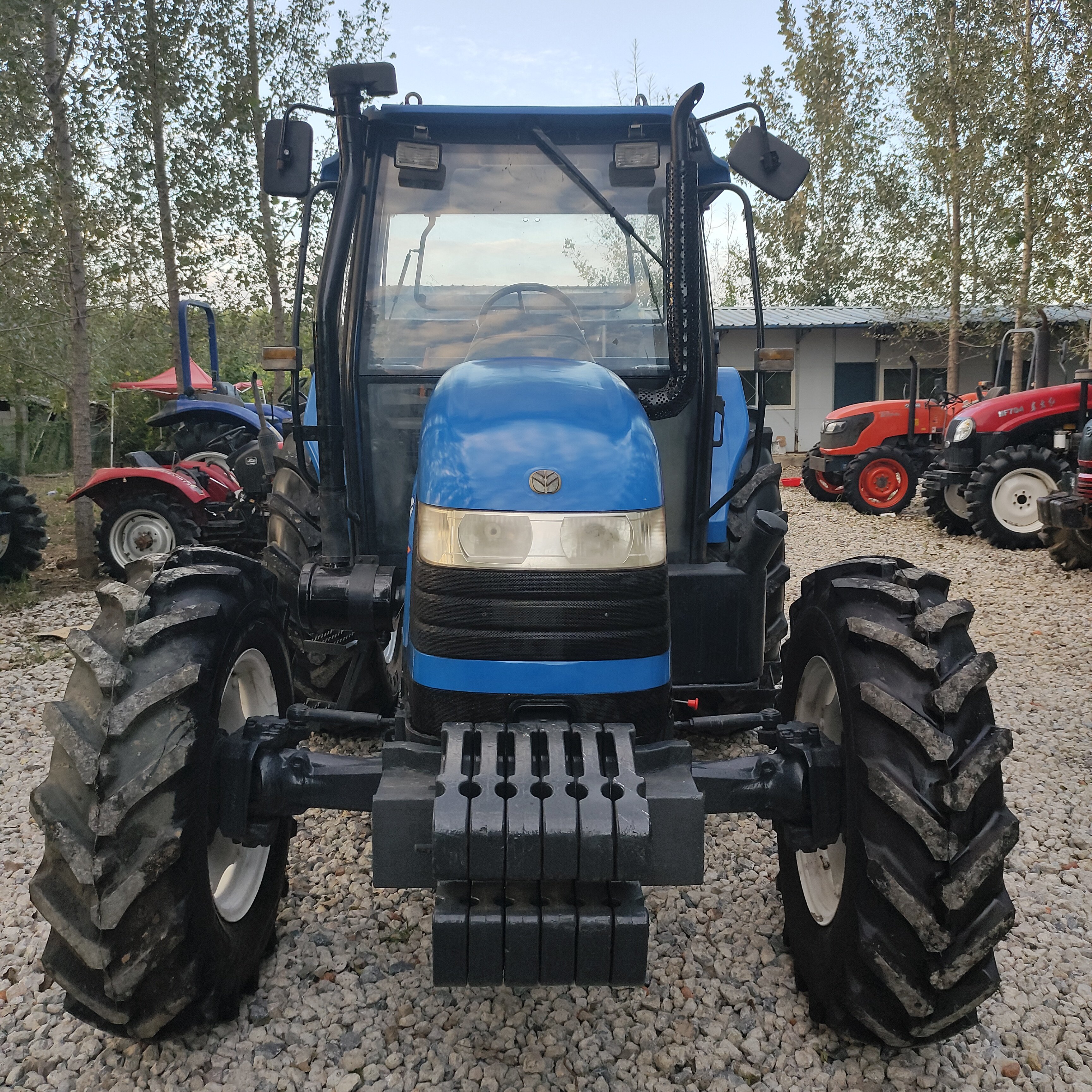 NEW HOLLAND 904 USED TRACTORS 700-1000 HOURS USED TIME WITH AIR CONDITIONER