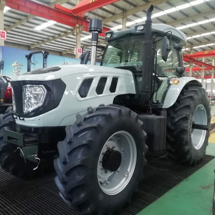 Big 200 HP Four Wheel Tractor Big Agriculture QLN-2004 Farming Tractor 4X4 200HP Farm Tractor With Trailer Price in Philippine