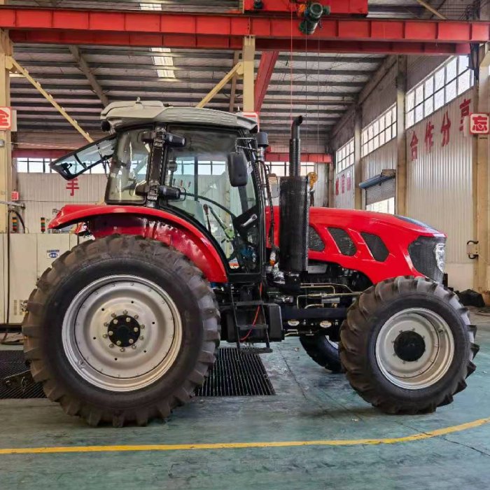 Big 200 HP Four Wheel Tractor Big Agriculture QLN-2004 Farming Tractor 4X4 200HP Farm Tractor With Trailer Price in Philippine