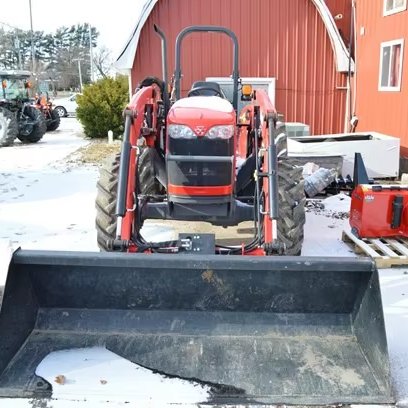 Massey Ferguson 120HP 4x4WD Tractor for Agriculture Used Agricultural Machinery Equipment Dozer Blade Included Engine Motor Pump