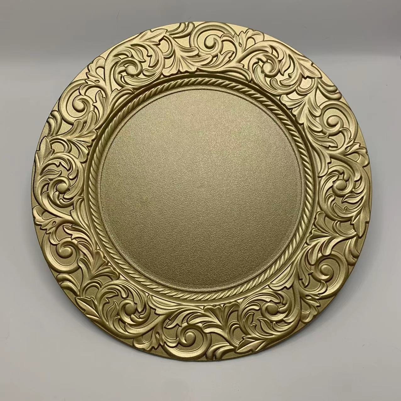 Elegant 13 Inch Gold Silver Rose Gold Round Plastic Baroque Reusable Charger Plates for Event Party Wedding Decor