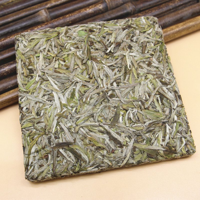 Factory Direct 2020 Fuding White Tea Premium Loose Silver Needle Tea Brick 100g with Customizable Packaging in Bottle