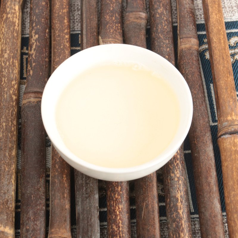 Factory Direct 2020 Fuding White Tea Premium Loose Silver Needle Tea Brick 100g with Customizable Packaging in Bottle