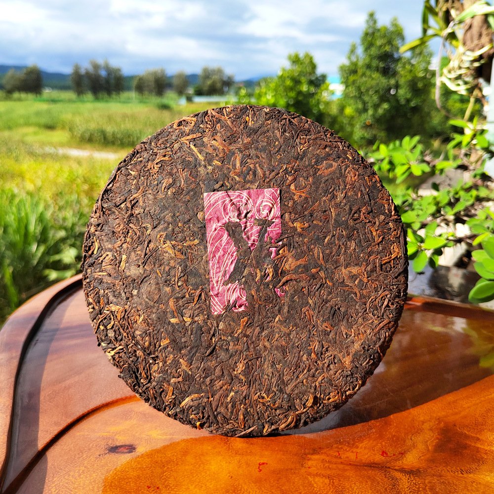 Yunnan Shu puer tea golden needle royal cake 357 gram ripe puerh Yunnan qi zi bing cha ripe Pu Er