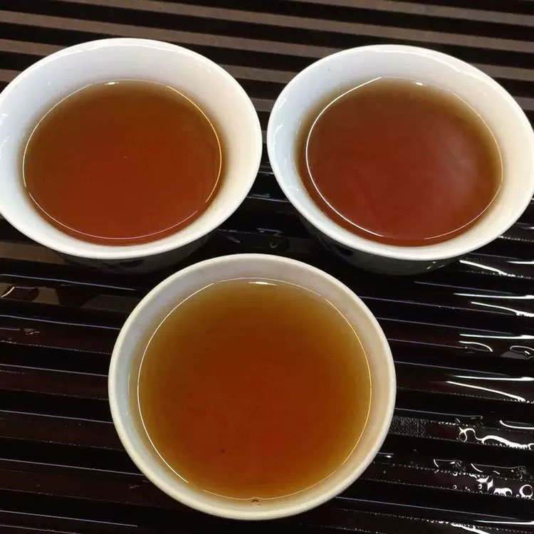 Hot selling Yunnan shen puer tea cake 357 gram Yiwu Long ma wild tree old years cha bing unfermented puerh bing cha
