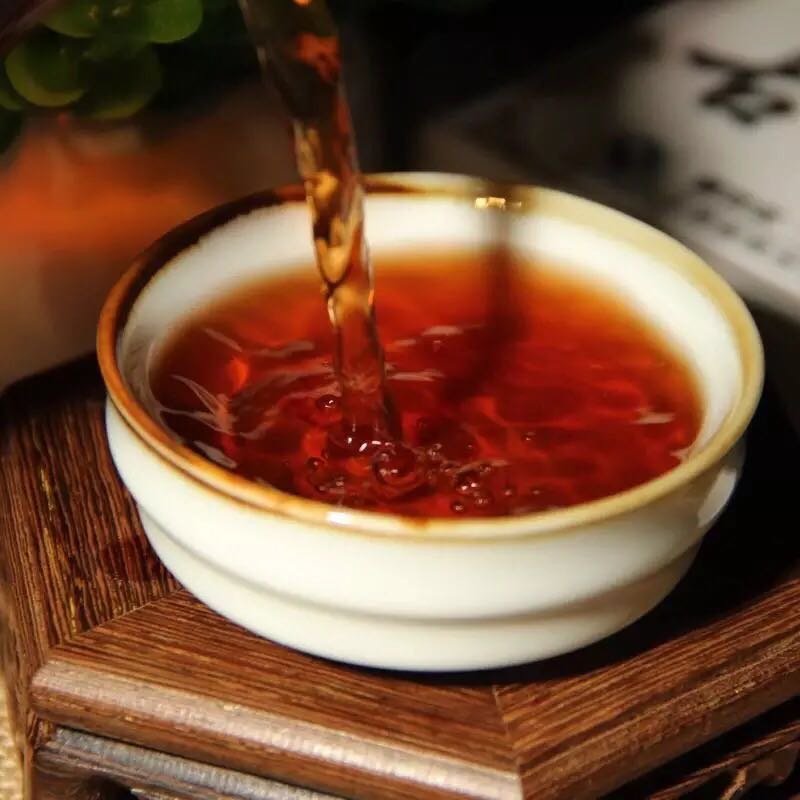 Hot selling Yunnan shen puer tea cake 357 gram Yiwu Long ma wild tree old years cha bing unfermented puerh bing cha