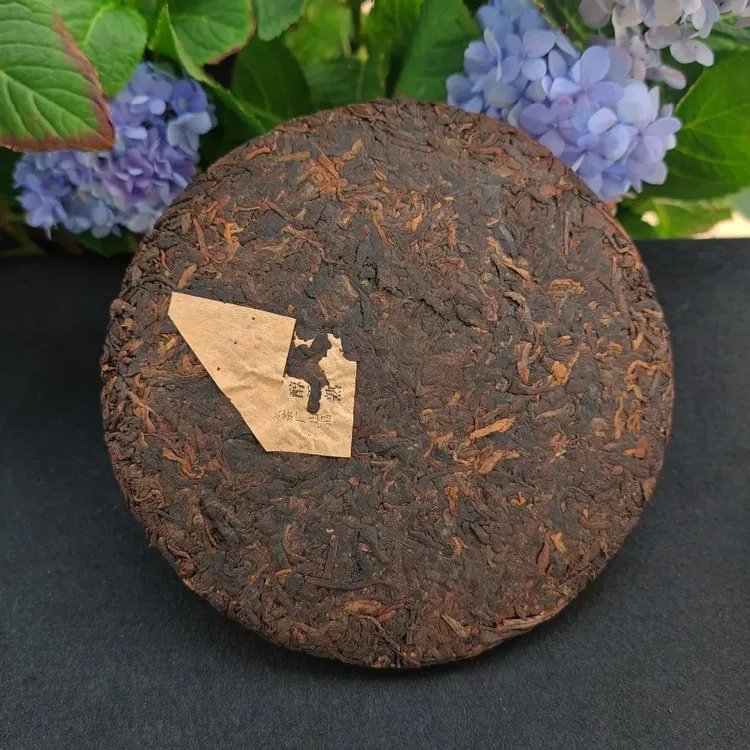 1 - 2 Years Quality Organic Pu'er 357g per piece Chinese Pu Er Yunnan Ripe Puer Cake Tea Aged Pu Erh Tea Supplier