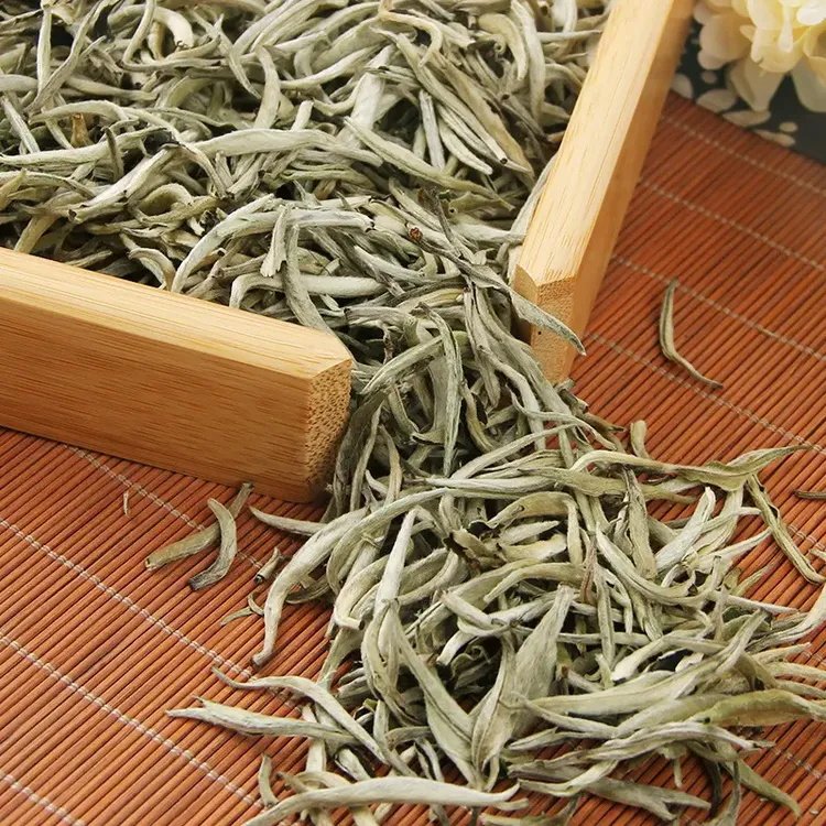 Manufacturer Yunnan Silver Needle White Tea China Yunnan Silver Needle Delicious Organic slimming White Tea 500g per piece