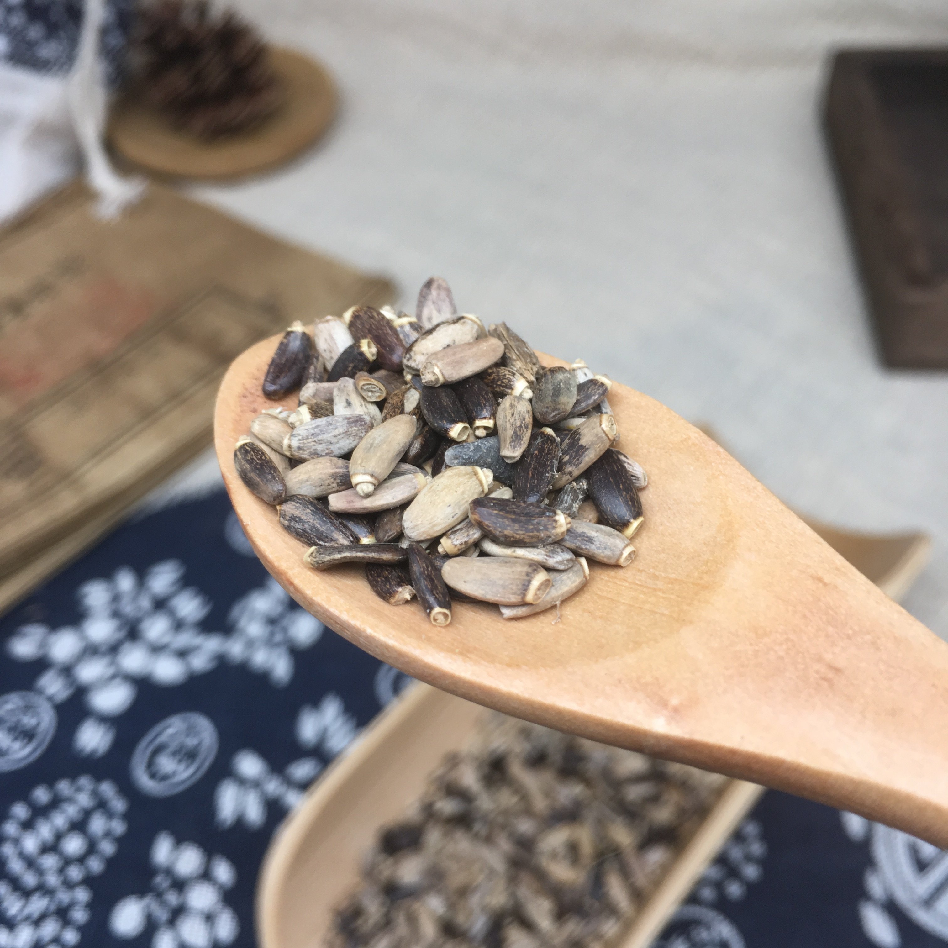 Milk thistle seeds food grade Chinese herbal medicine raw materials can be powdered Silybum marianum seed milk thistle